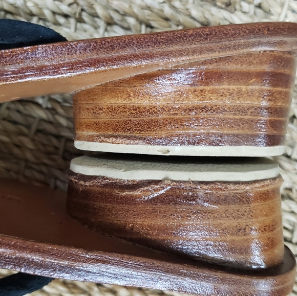 Mangos Shell & Bead Thong Sandals - Picture 7 of 10